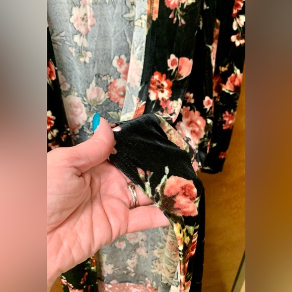 Blakeley velvet duster/kimono - Picture 2 of 7